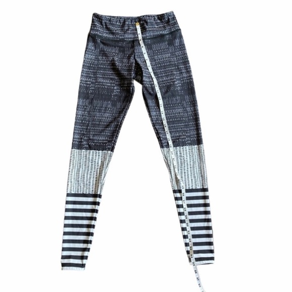 Onzie Black and White Pattern Leggings - Picture 9 of 11